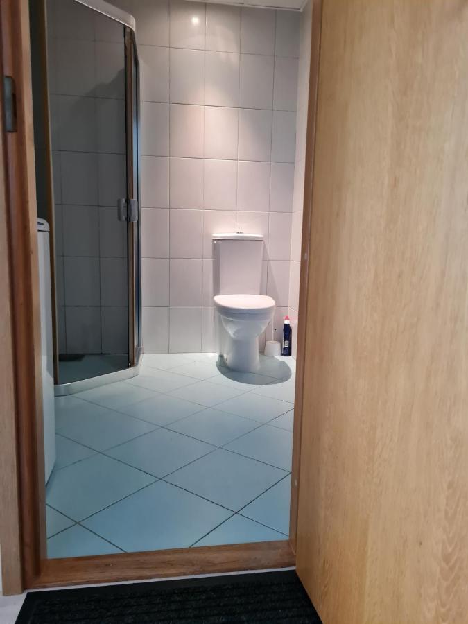Cozy One Bedroom Apartment In City Center Tallinn Bagian luar foto
