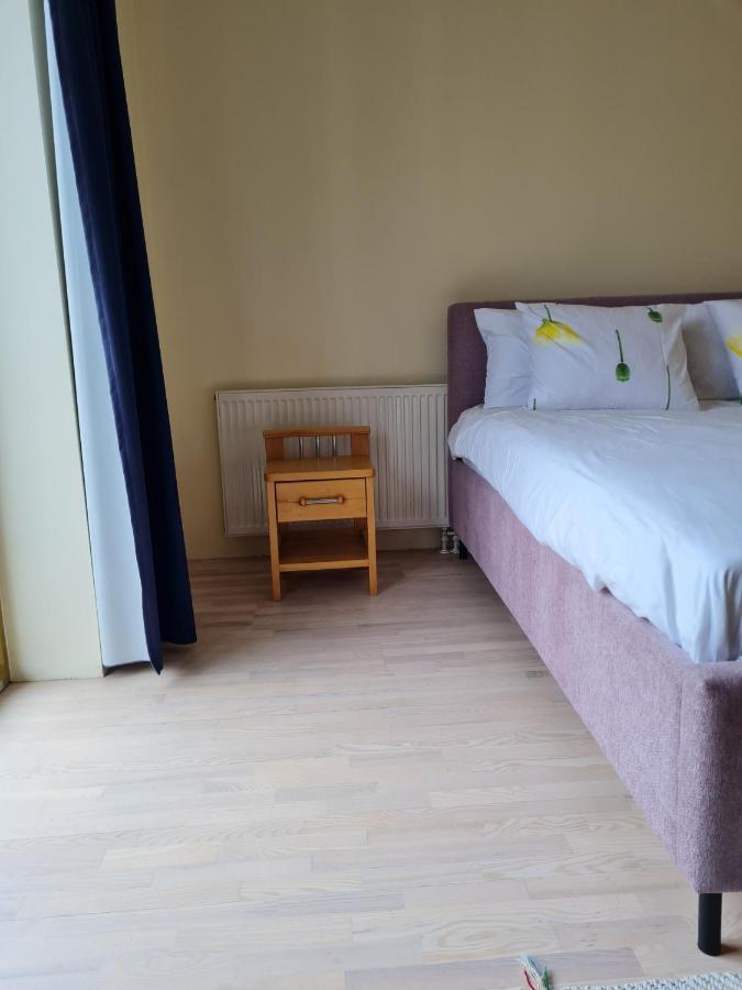 Cozy One Bedroom Apartment In City Center Tallinn Bagian luar foto