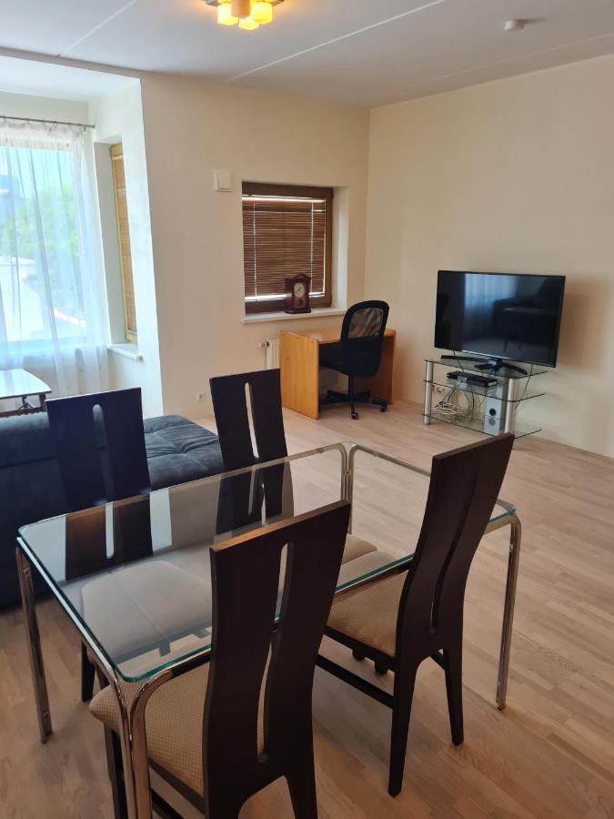 Cozy One Bedroom Apartment In City Center Tallinn Bagian luar foto