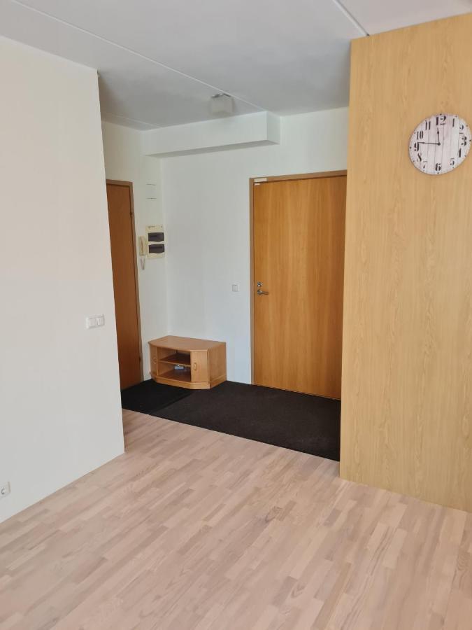 Cozy One Bedroom Apartment In City Center Tallinn Bagian luar foto
